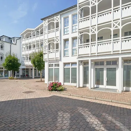 Apartment 411, Seepark *