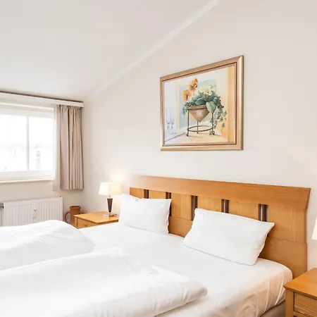 Apartment 411, Seepark *