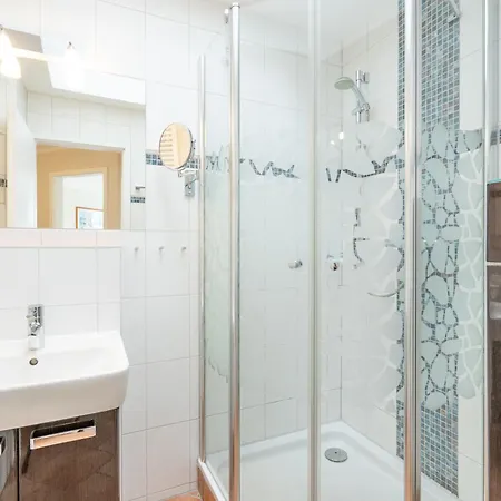 Apartment 411, Seepark *